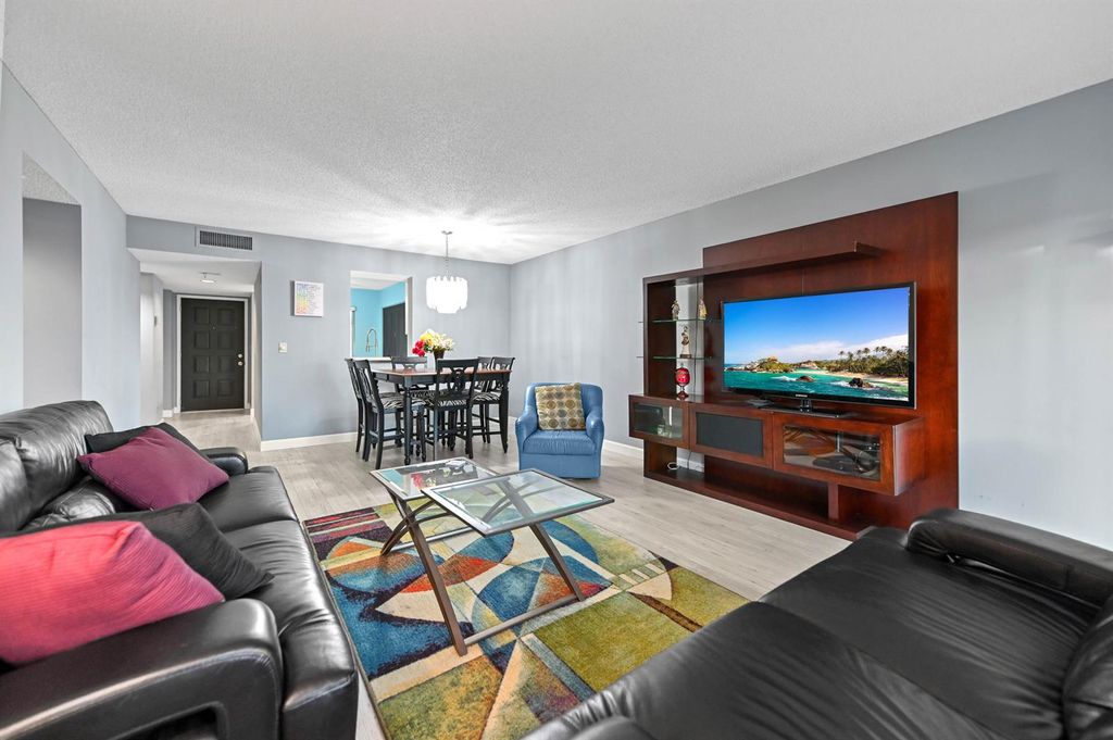 7286 Huntington Lane 402, Delray Beach, FL 33446