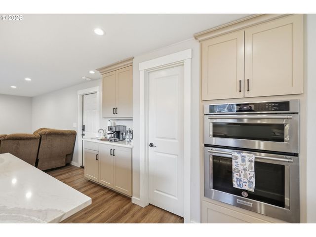 1440 Amberland Ave, Eugene, OR 97401