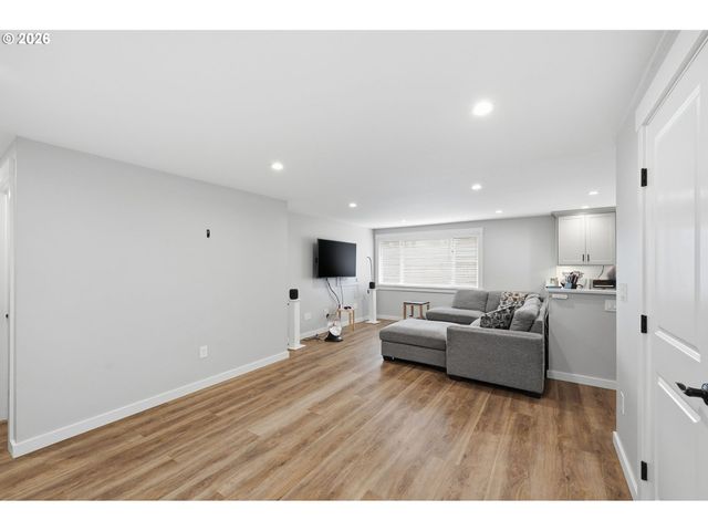 1440 Amberland Ave, Eugene, OR 97401