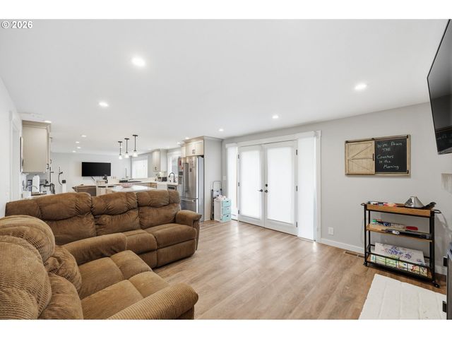 1440 Amberland Ave, Eugene, OR 97401