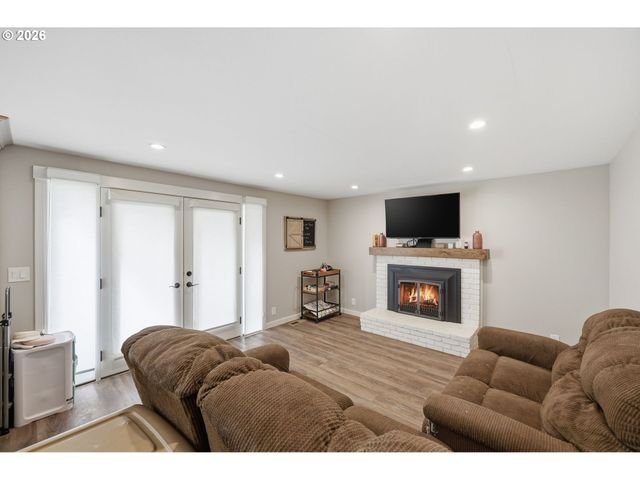 1440 Amberland Ave, Eugene, OR 97401