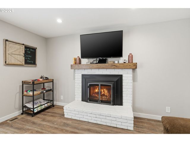 1440 Amberland Ave, Eugene, OR 97401