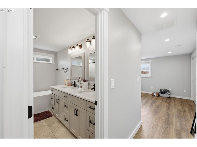 1440 Amberland Ave, Eugene, OR 97401