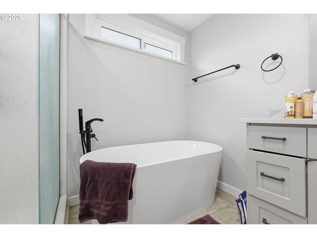 1440 Amberland Ave, Eugene, OR 97401