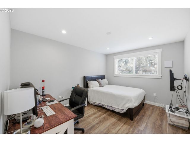 1440 Amberland Ave, Eugene, OR 97401