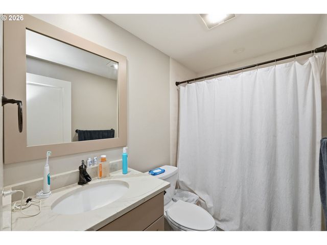 1440 Amberland Ave, Eugene, OR 97401