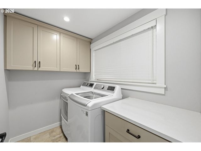 1440 Amberland Ave, Eugene, OR 97401