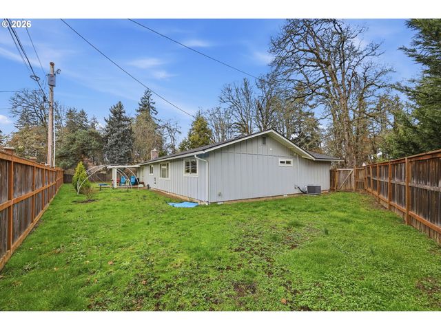 1440 Amberland Ave, Eugene, OR 97401