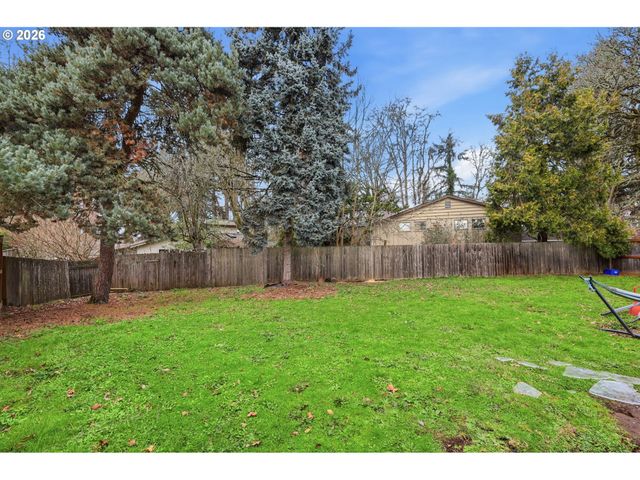 1440 Amberland Ave, Eugene, OR 97401