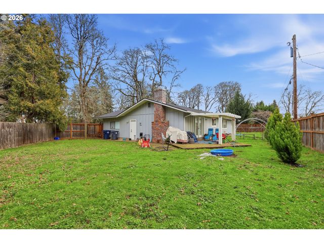 1440 Amberland Ave, Eugene, OR 97401