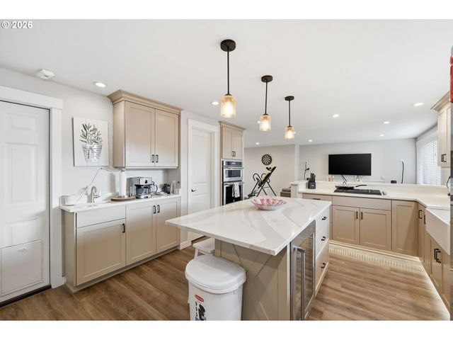 1440 Amberland Ave, Eugene, OR 97401