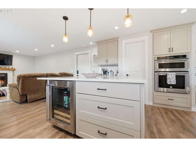 1440 Amberland Ave, Eugene, OR 97401