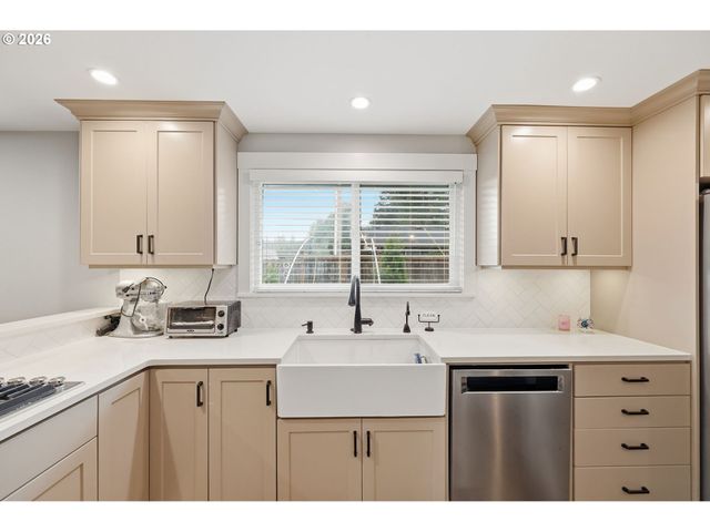 1440 Amberland Ave, Eugene, OR 97401