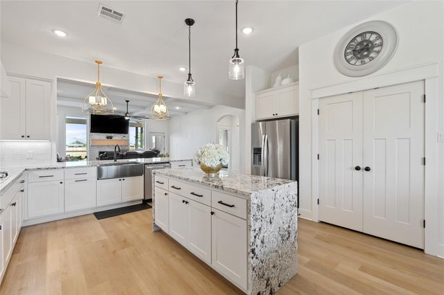 942 Inka RD, Salado, TX 76571