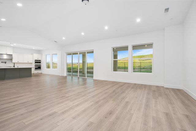 4511 Iron Creek Court, Friant, CA 93626