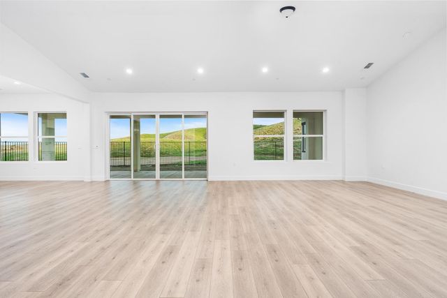 4511 Iron Creek Court, Friant, CA 93626