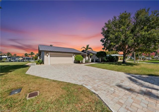1939 Palaco Grande PKWY, Cape Coral, FL 33904