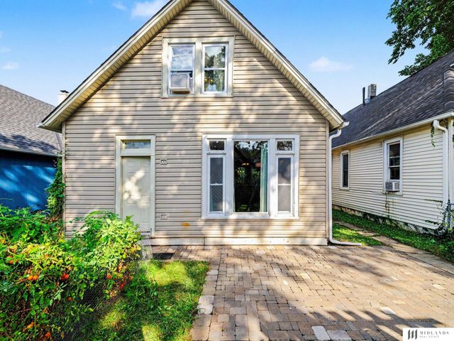 107 Stanford Circle, Omaha, NE 68108
