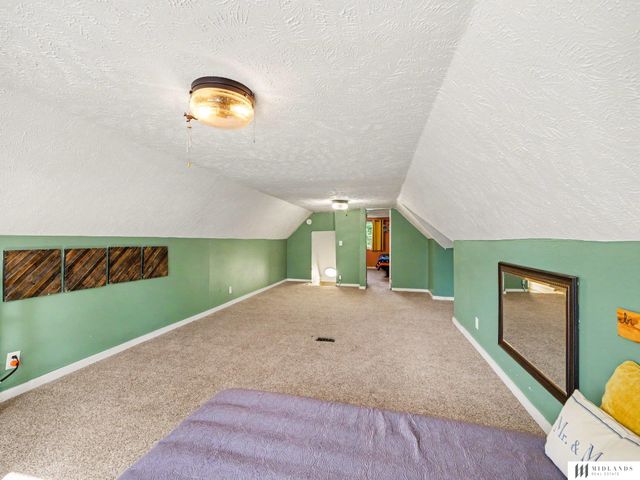 107 Stanford Circle, Omaha, NE 68108