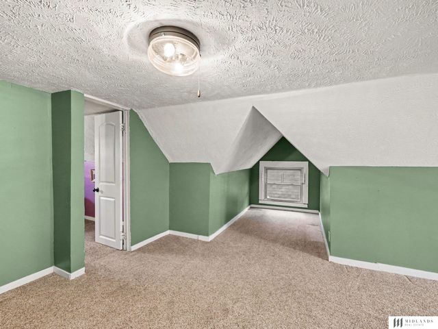 107 Stanford Circle, Omaha, NE 68108