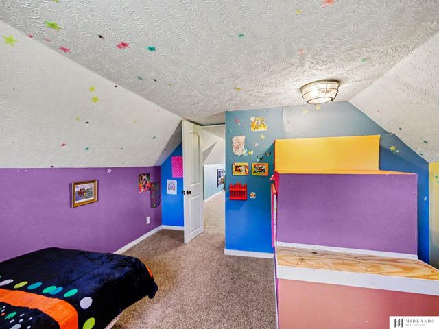 107 Stanford Circle, Omaha, NE 68108