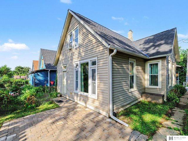 107 Stanford Circle, Omaha, NE 68108