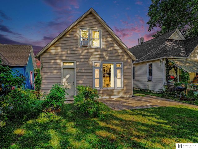 107 Stanford Circle, Omaha, NE 68108