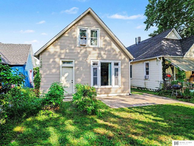 107 Stanford Circle, Omaha, NE 68108
