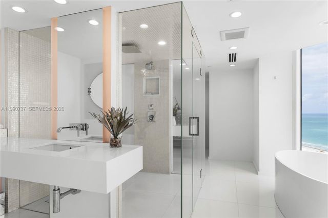 300 S Pointe Drive 3405, Miami Beach, FL 33139