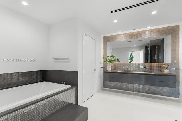 300 S Pointe Drive 3405, Miami Beach, FL 33139