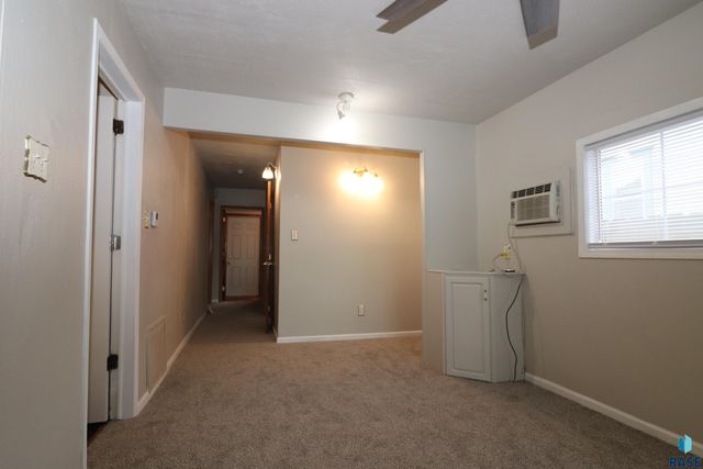 1312 E 5th St Street, Sioux Falls, SD 57103