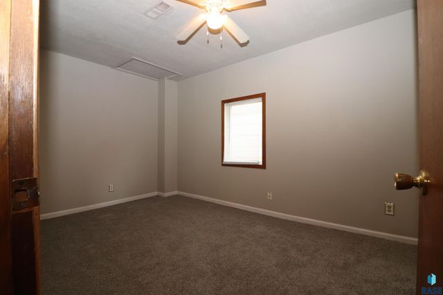1312 E 5th St Street, Sioux Falls, SD 57103