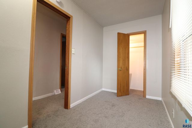 1312 E 5th St Street, Sioux Falls, SD 57103