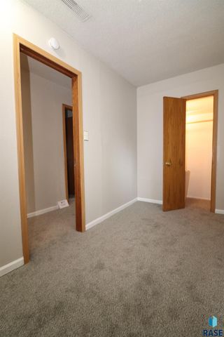1312 E 5th St Street, Sioux Falls, SD 57103