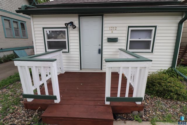 1312 E 5th St Street, Sioux Falls, SD 57103