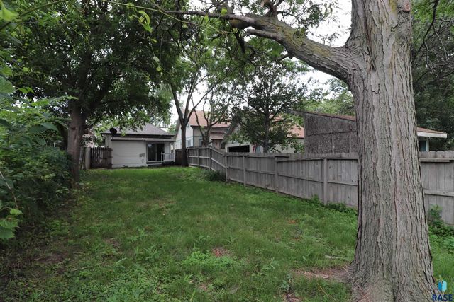 1312 E 5th St Street, Sioux Falls, SD 57103