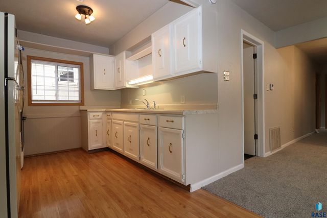 1312 E 5th St Street, Sioux Falls, SD 57103