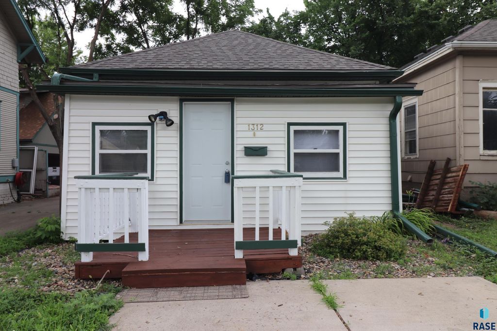 1312 E 5th St Street, Sioux Falls, SD 57103