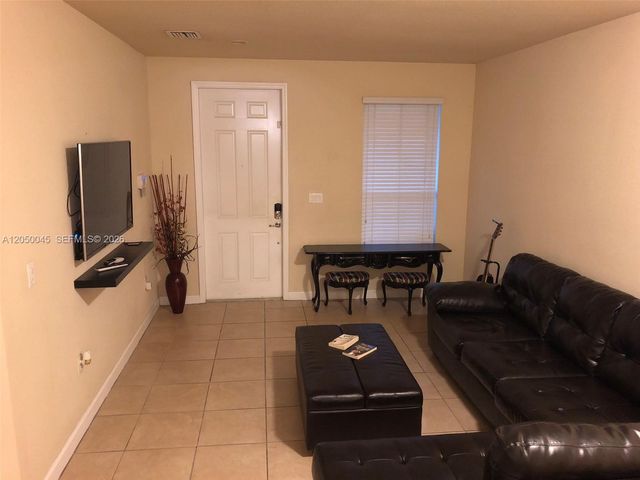17087 SW 93rd Street, Miami, FL 33196