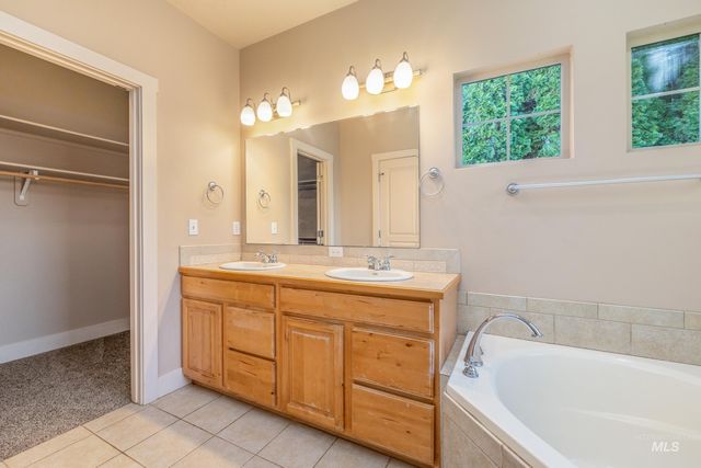 11543 W Wagon Pass Ct, Boise, ID 83709