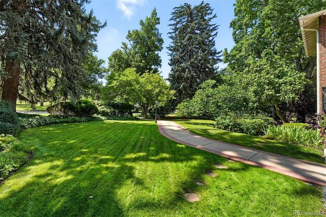 5525 E 17th Avenue Parkway, Denver, CO 80220