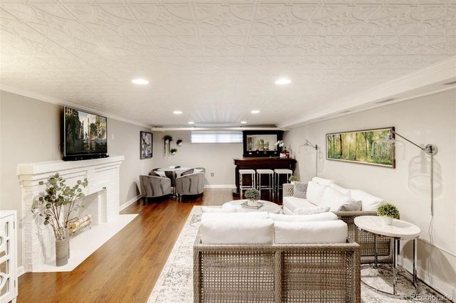 5525 E 17th Avenue Parkway, Denver, CO 80220