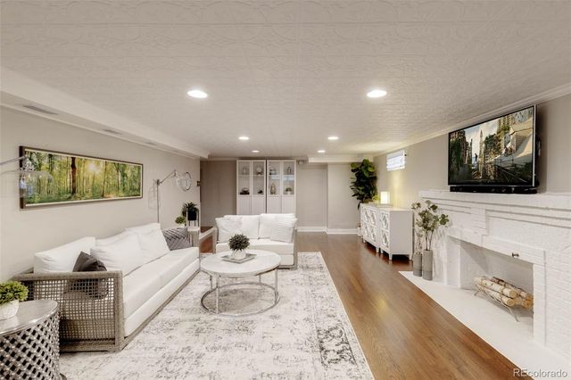 5525 E 17th Avenue Parkway, Denver, CO 80220