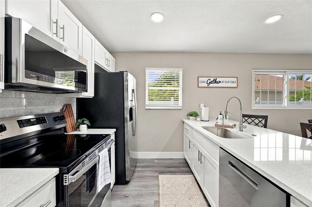 11985 MURRAY AVENUE, Seminole, FL 33778
