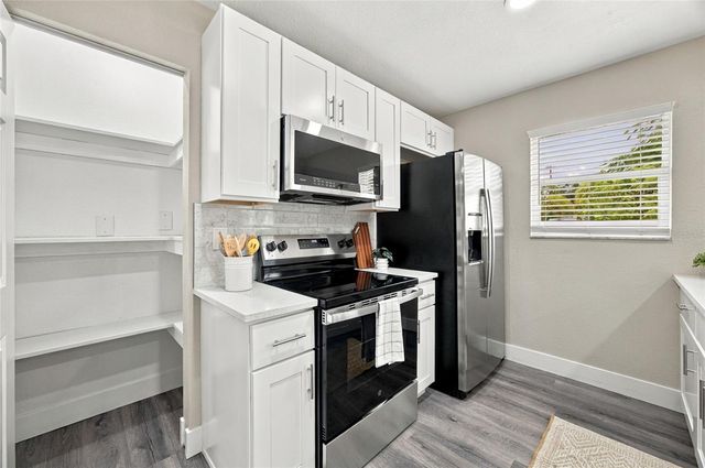 11985 MURRAY AVENUE, Seminole, FL 33778