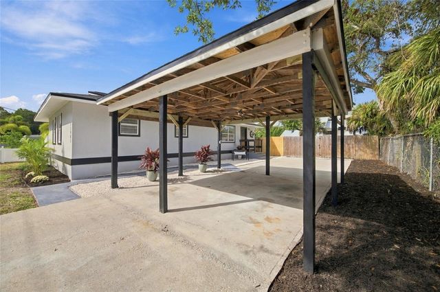 11985 MURRAY AVENUE, Seminole, FL 33778