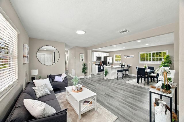 11985 MURRAY AVENUE, Seminole, FL 33778
