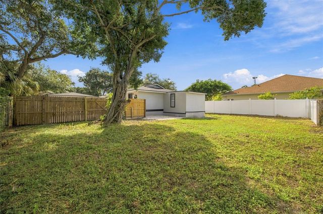 11985 MURRAY AVENUE, Seminole, FL 33778