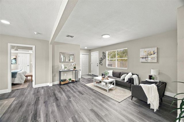 11985 MURRAY AVENUE, Seminole, FL 33778
