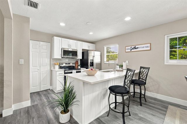 11985 MURRAY AVENUE, Seminole, FL 33778